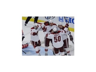 Phoenix opäť zdolal Chicago v predĺžení, Brodeur s rekordným shutoutom